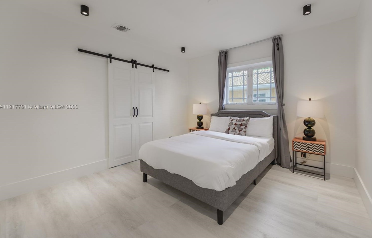 1033 Tyler St, Hollywood FL  33019-1303 exterior