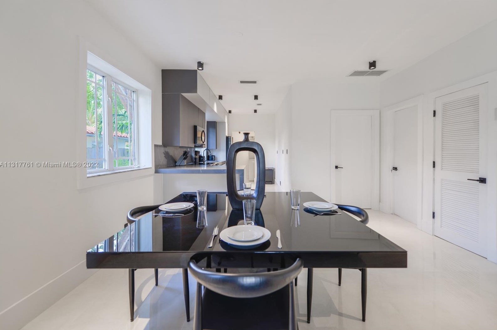 1033 Tyler St, Hollywood FL  33019-1303 exterior