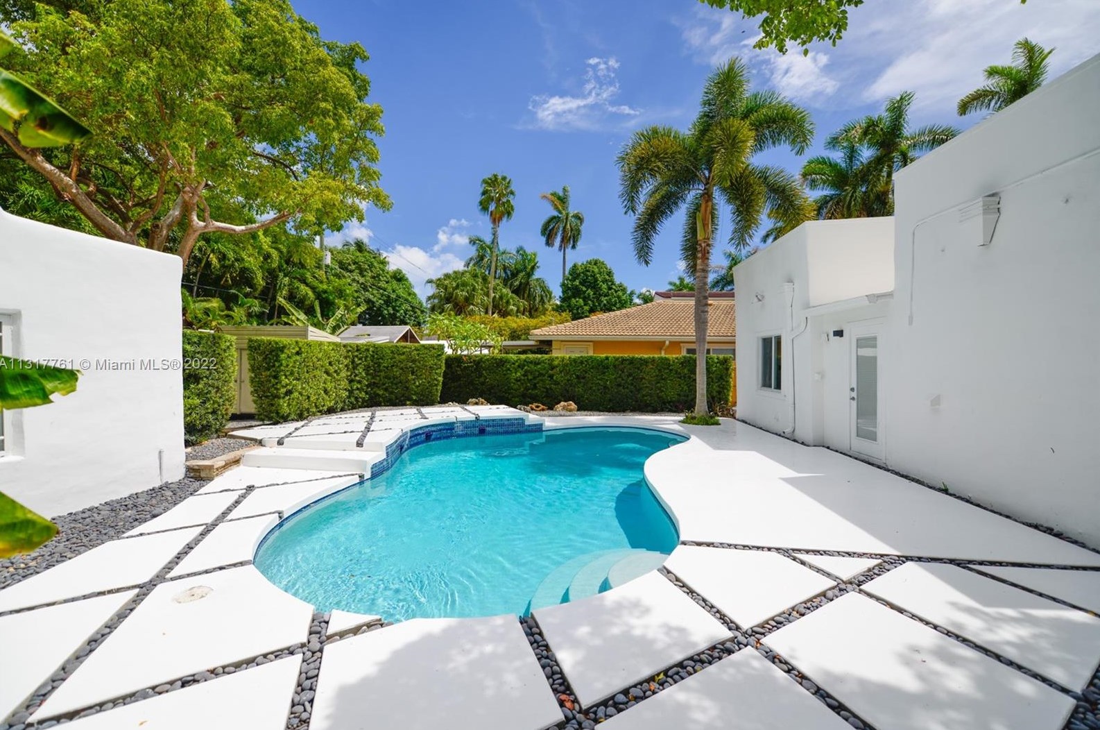 1033 Tyler St, Hollywood FL  33019-1303 exterior