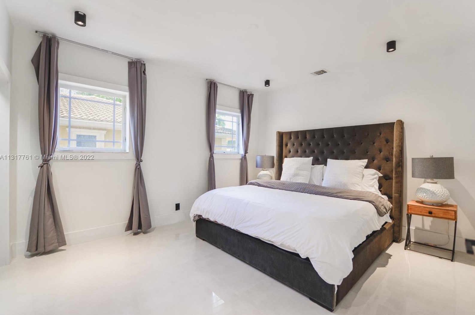 1033 Tyler St, Hollywood FL  33019-1303 exterior