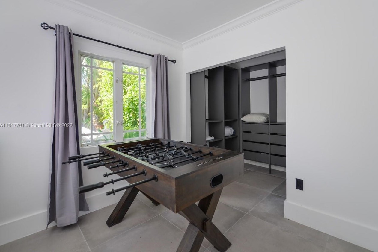 1033 Tyler St, Hollywood FL  33019-1303 exterior