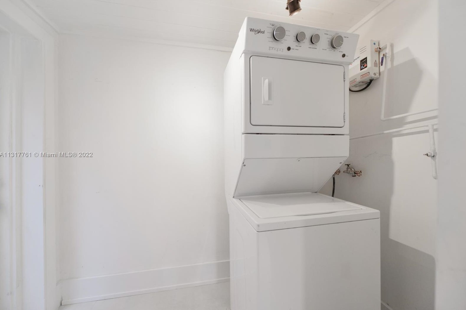 1033 Tyler St, Hollywood FL  33019-1303 exterior