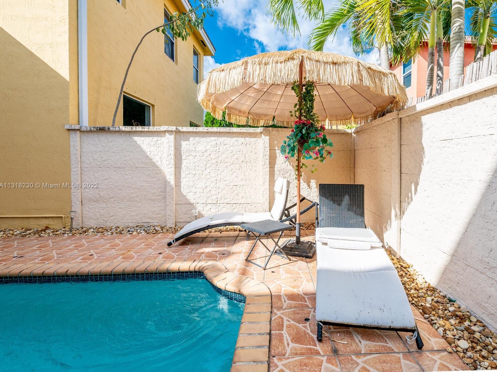 10813 51 Ln, Miami FL 33178-3562 exterior