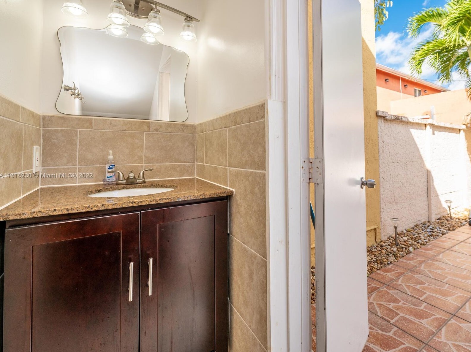 10813 51 Ln, Miami FL 33178-3562 exterior