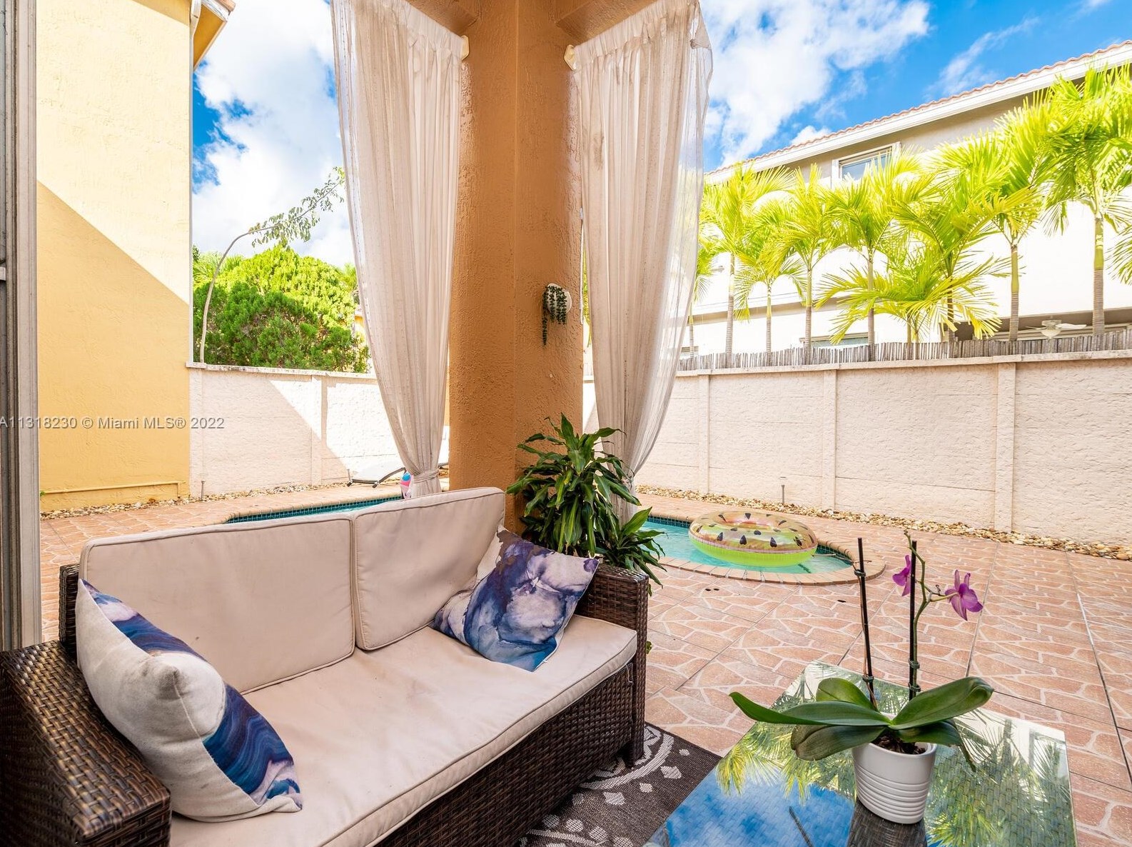 10813 51 Ln, Miami FL 33178-3562 exterior