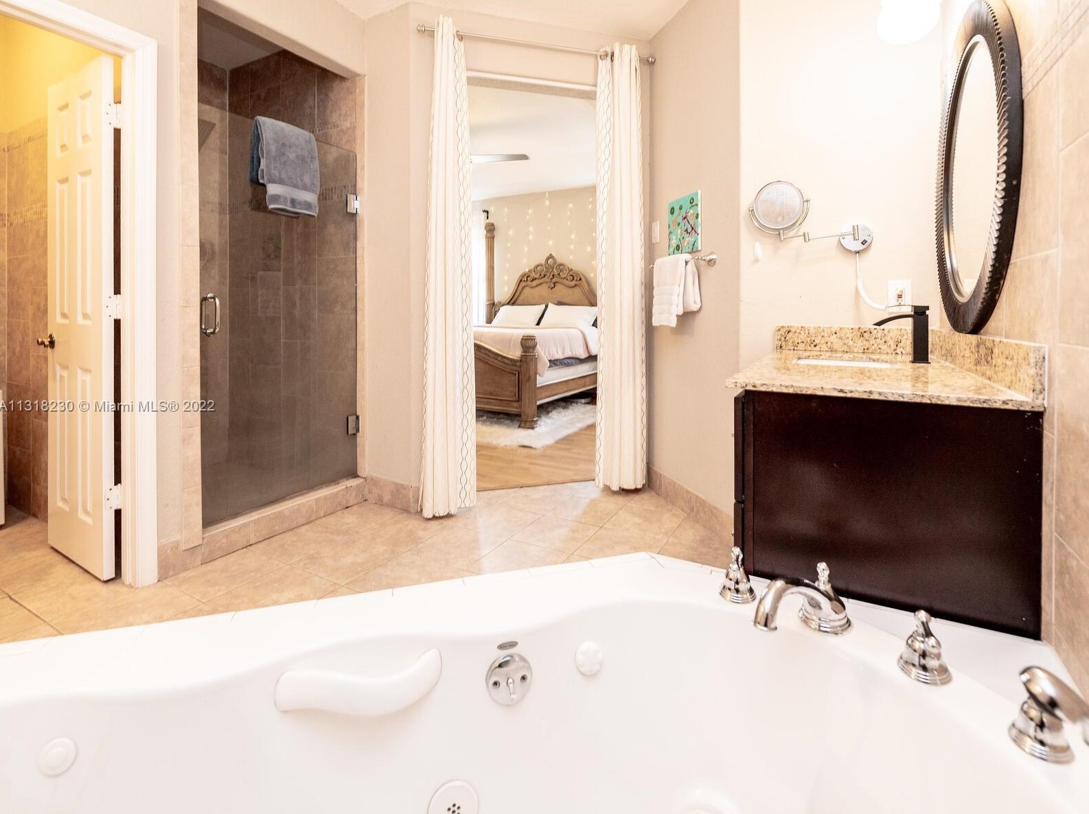 10813 51 Ln, Miami FL 33178-3562 exterior