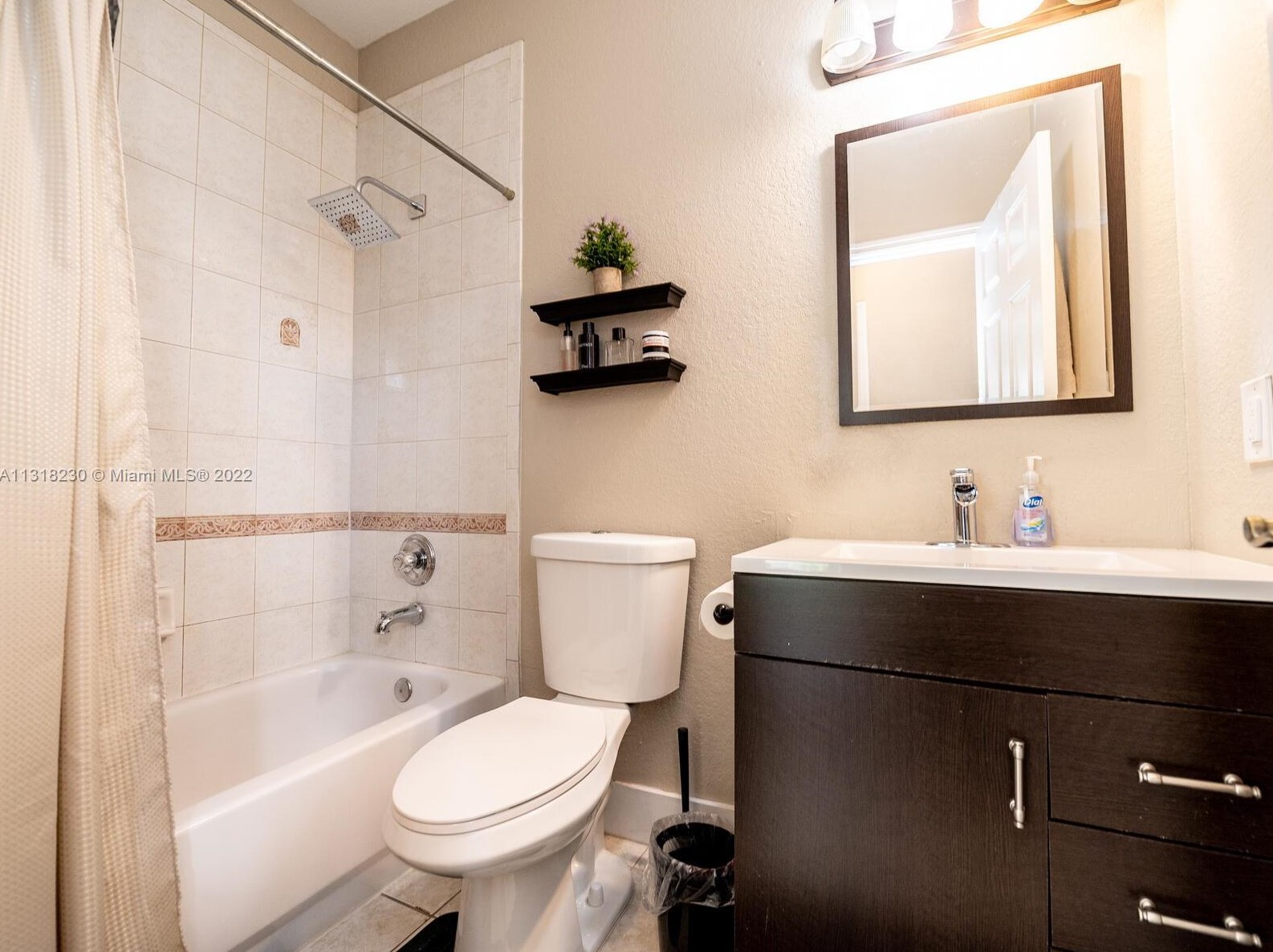 10813 51 Ln, Miami FL 33178-3562 exterior