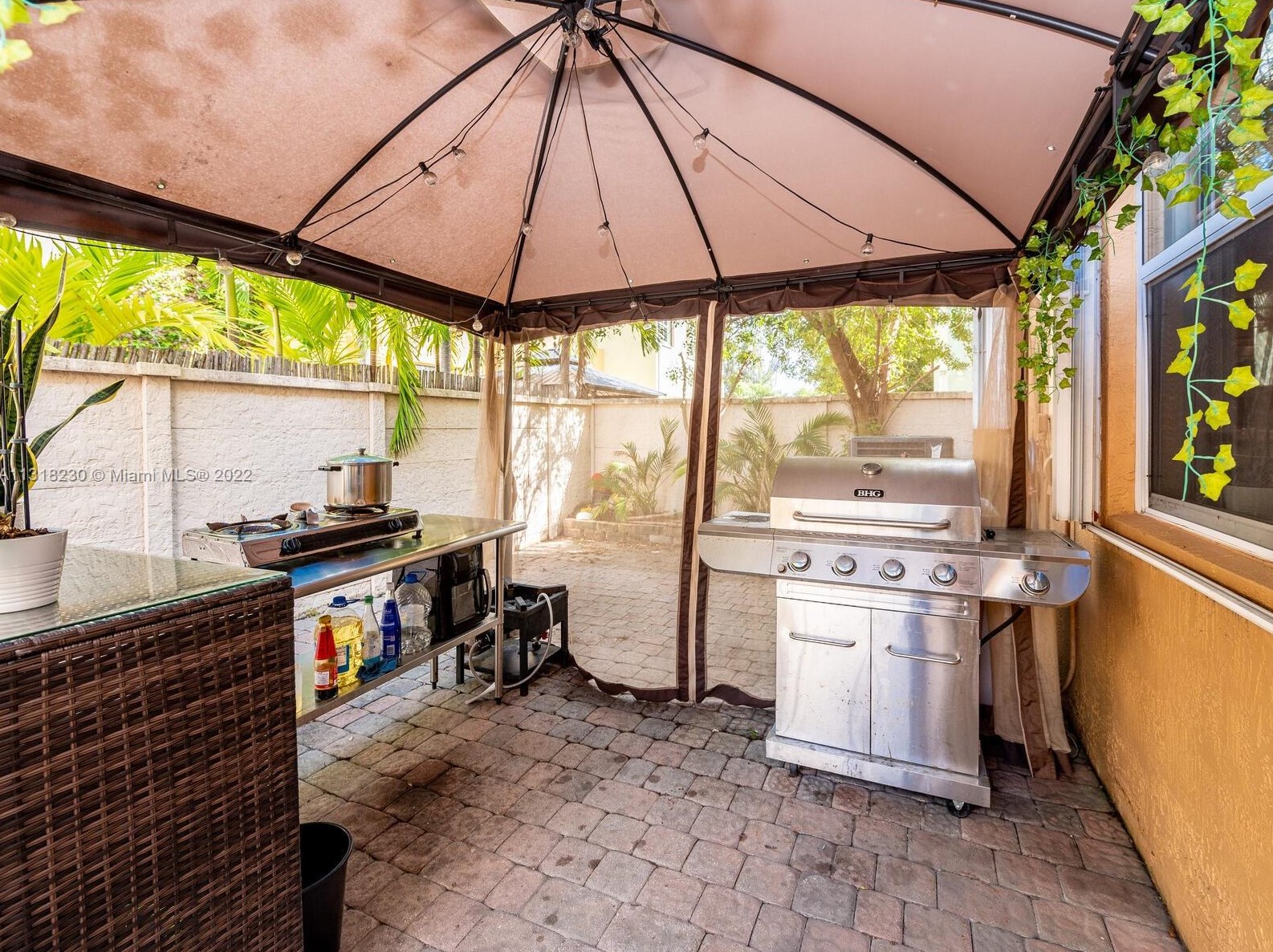 10813 51 Ln, Miami FL 33178-3562 exterior