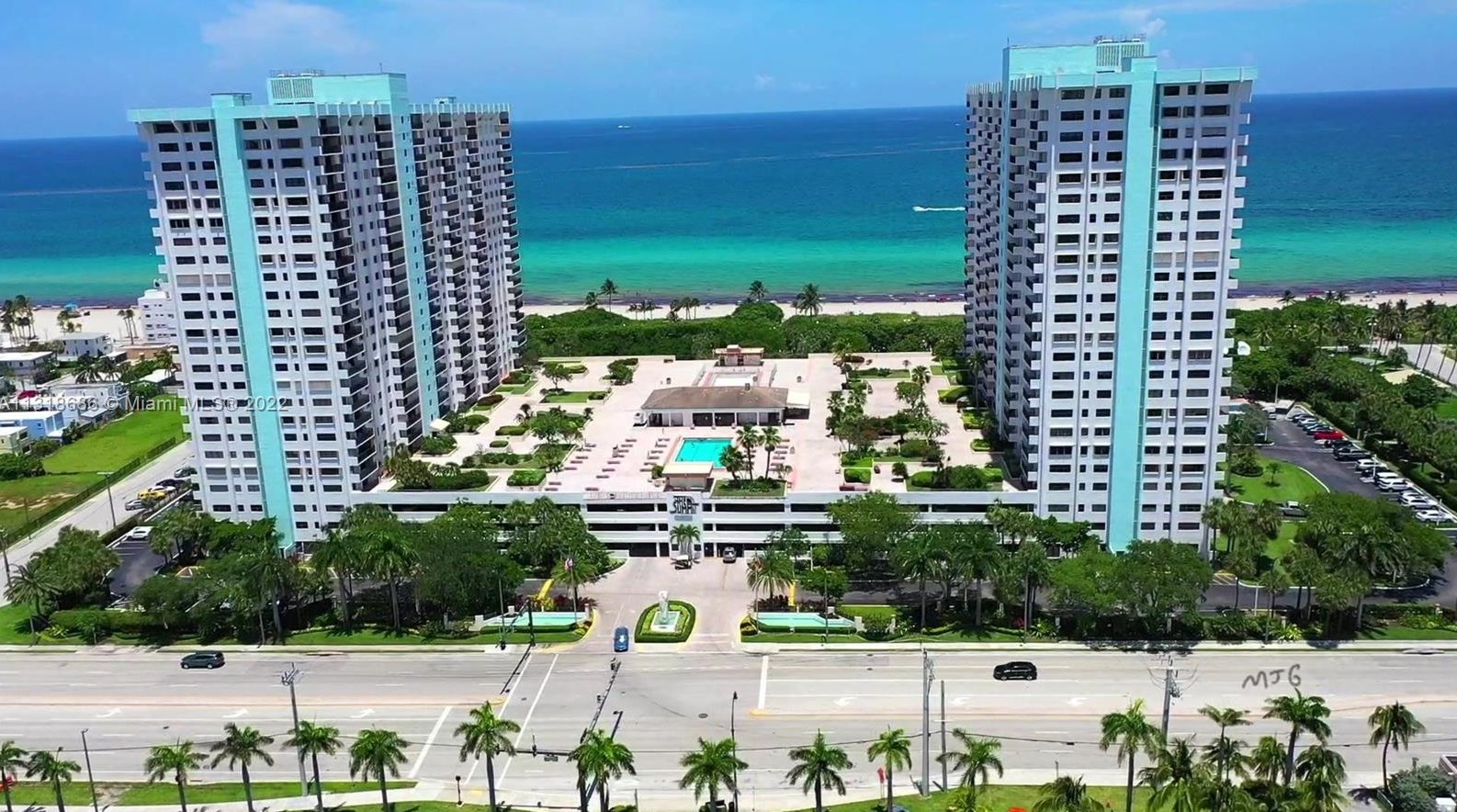 1201 Ocean Dr, Hollywood FL 33019-2121 exterior