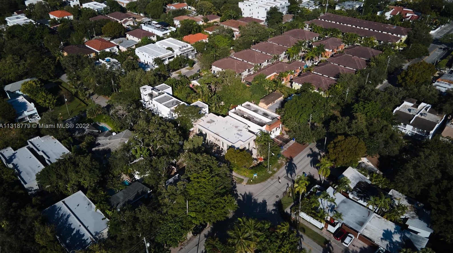 3090 Mcdonald St, Miami FL  33133-4415 exterior