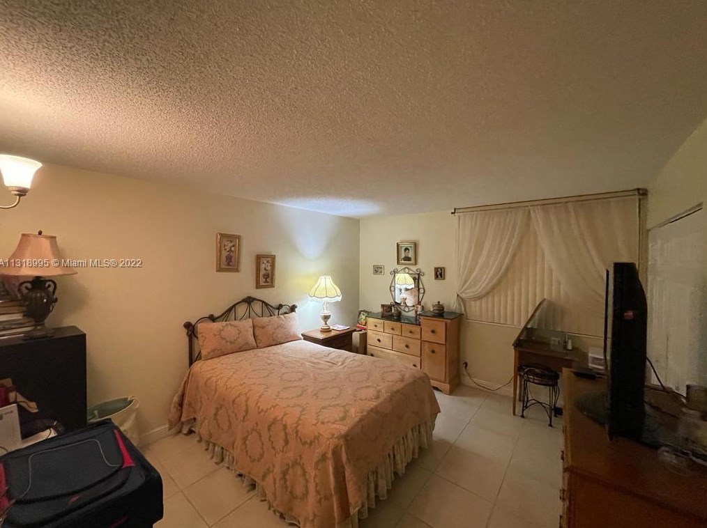 9125 77th Ave, Miami FL 33156-7605 exterior