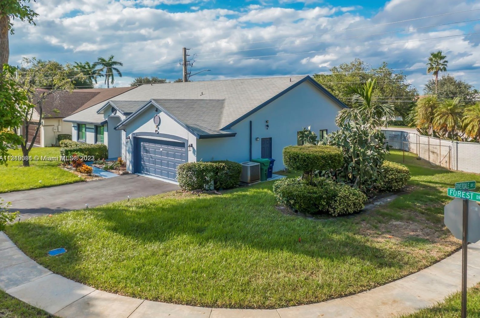 9801 Forest Dr, Hollywood FL  33025-4415 exterior