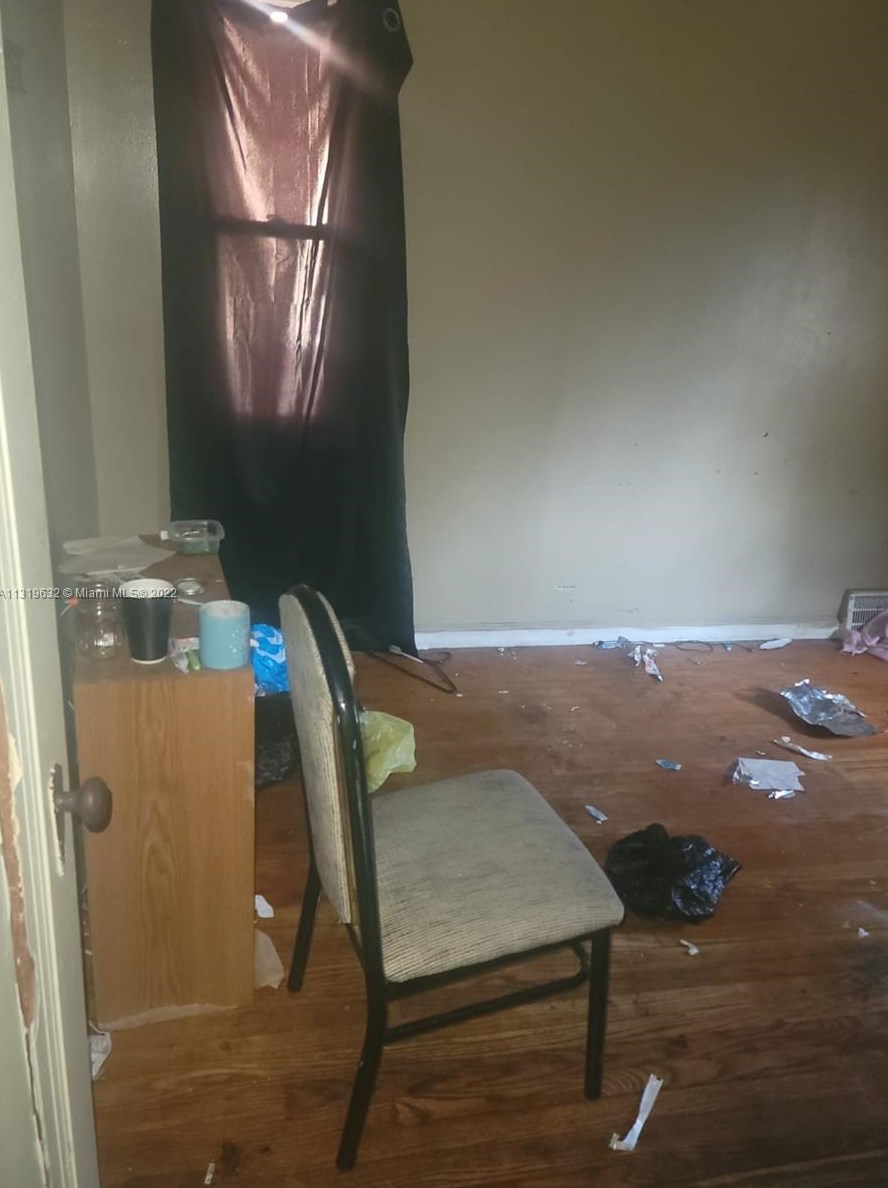 8076 Sussex St, Detroit MI  48228-2247 exterior