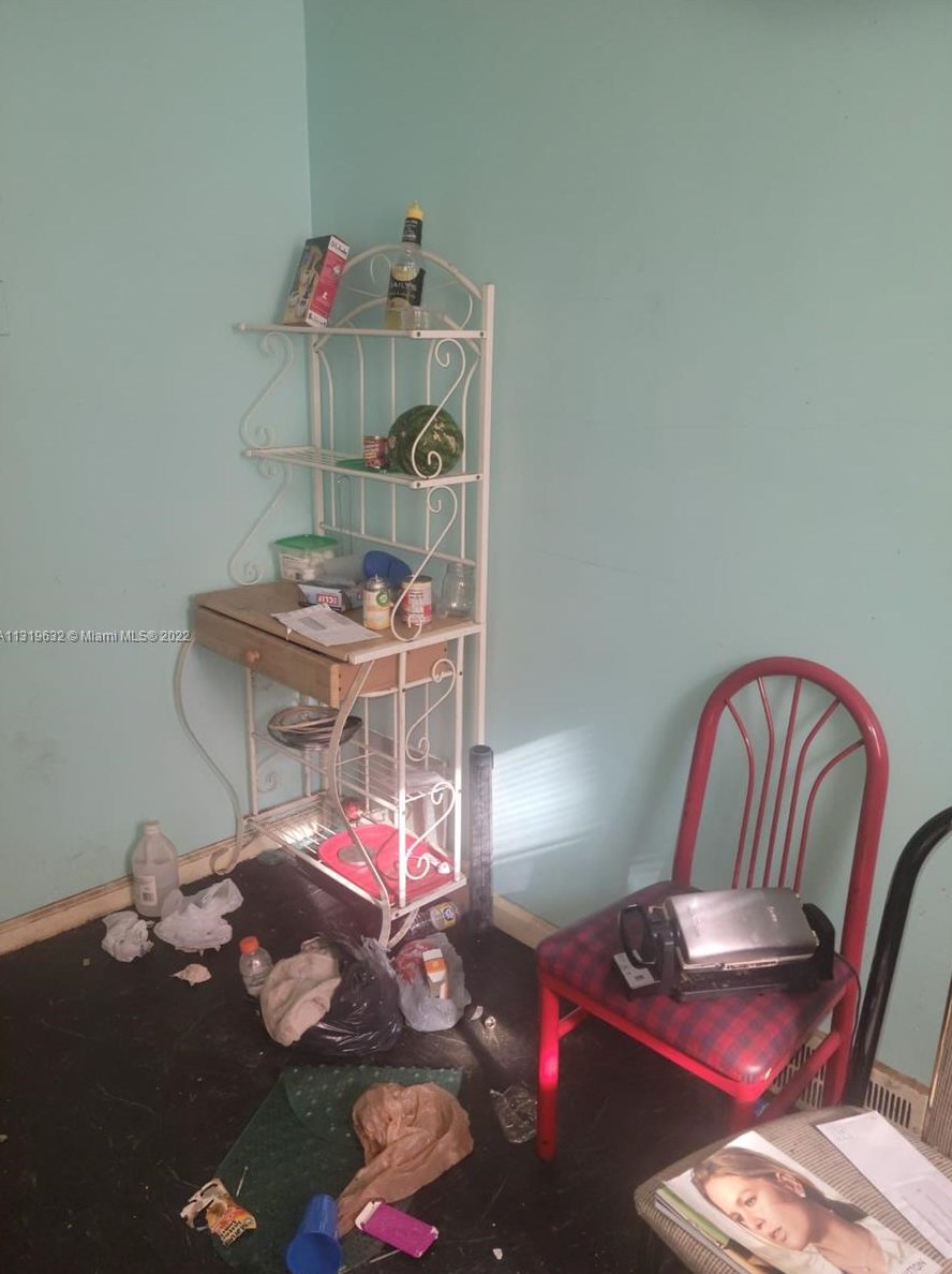 8076 Sussex St, Detroit MI  48228-2247 exterior