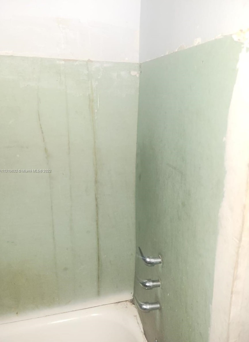 8076 Sussex St, Detroit MI  48228-2247 exterior