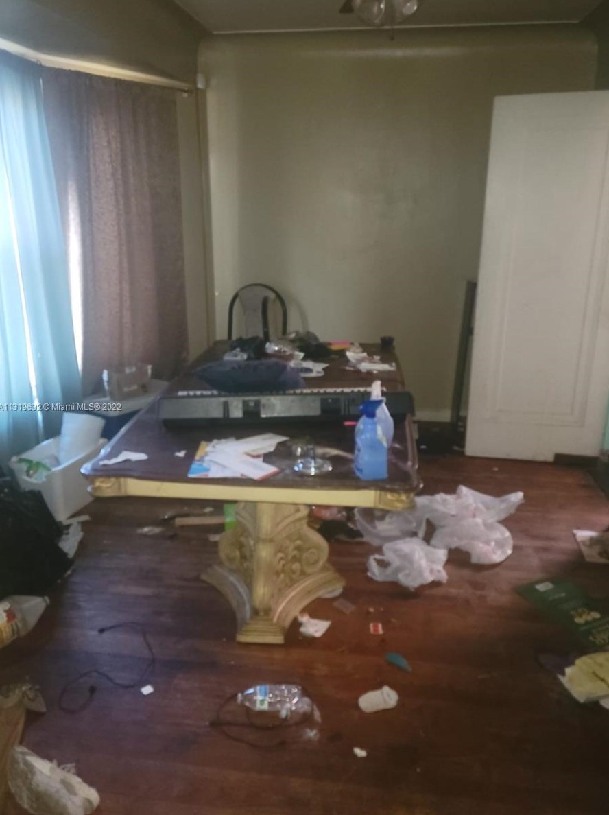 8076 Sussex St, Detroit MI  48228-2247 exterior