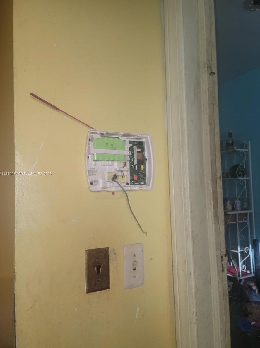 8076 Sussex St, Detroit MI  48228-2247 exterior