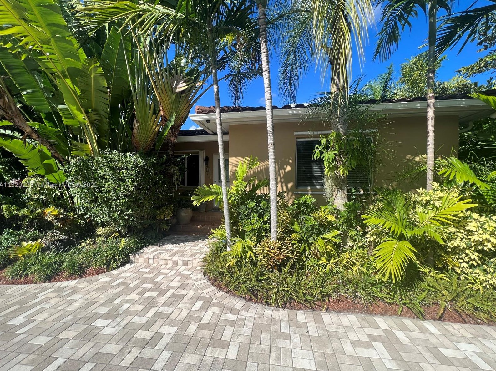 17 Malaga Ave, Miami FL  33134-6905 exterior