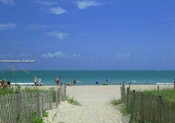 335 Ocean Dr, Miami FL  33139-6976 exterior