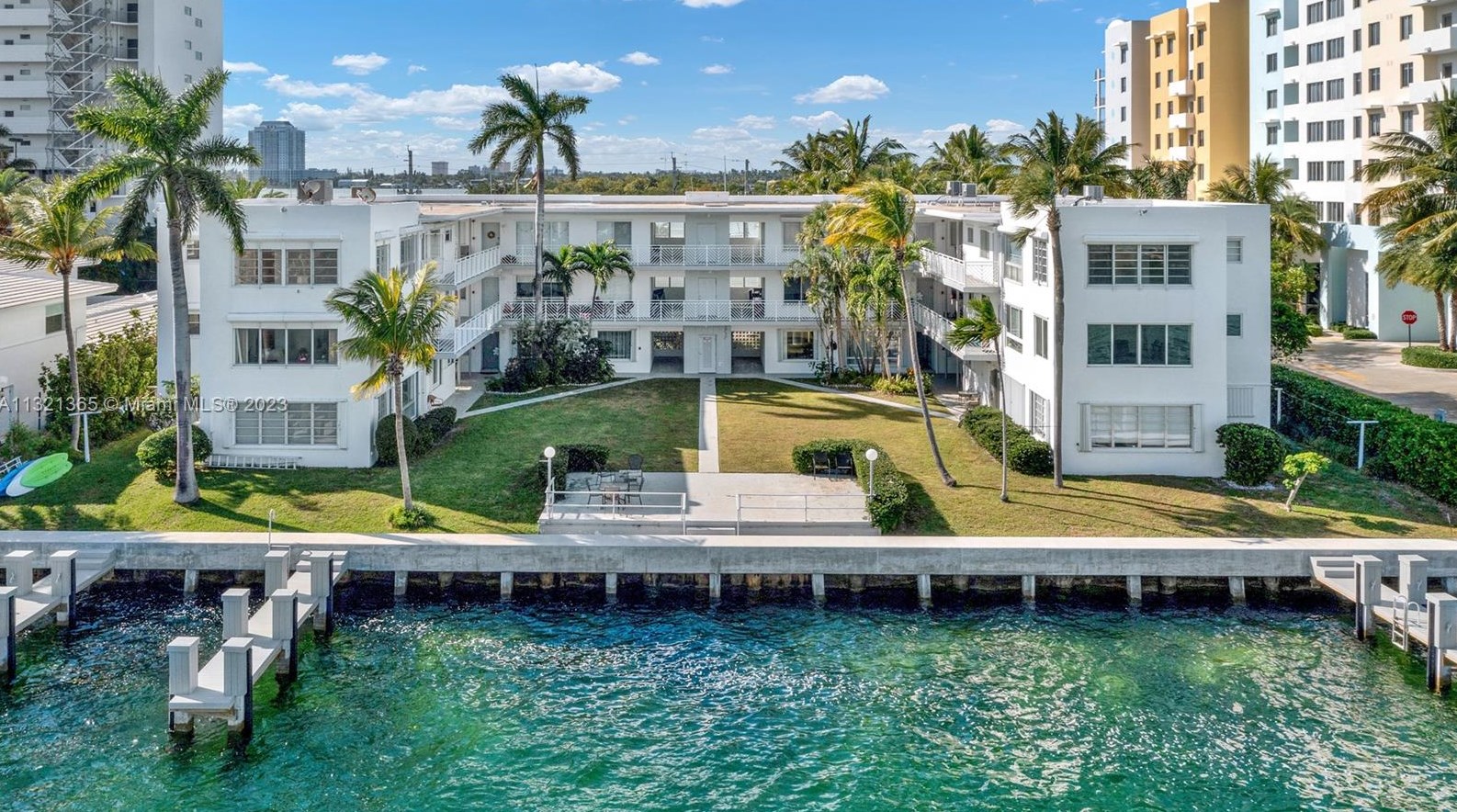 7939 West Dr, Miami FL  33141-5502 exterior