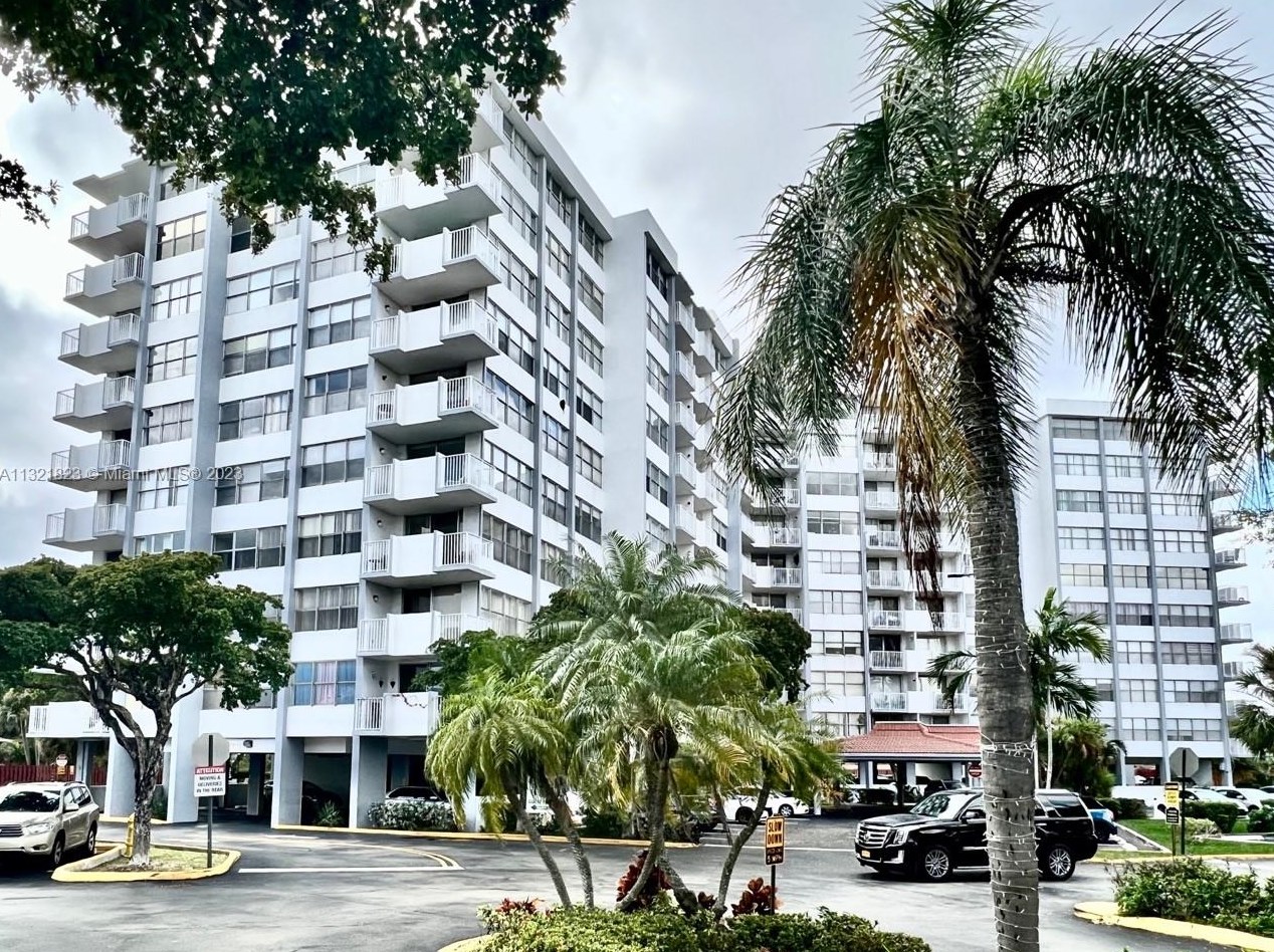 1200 Miami Gardens Dr, Miami FL  33179-4716 exterior