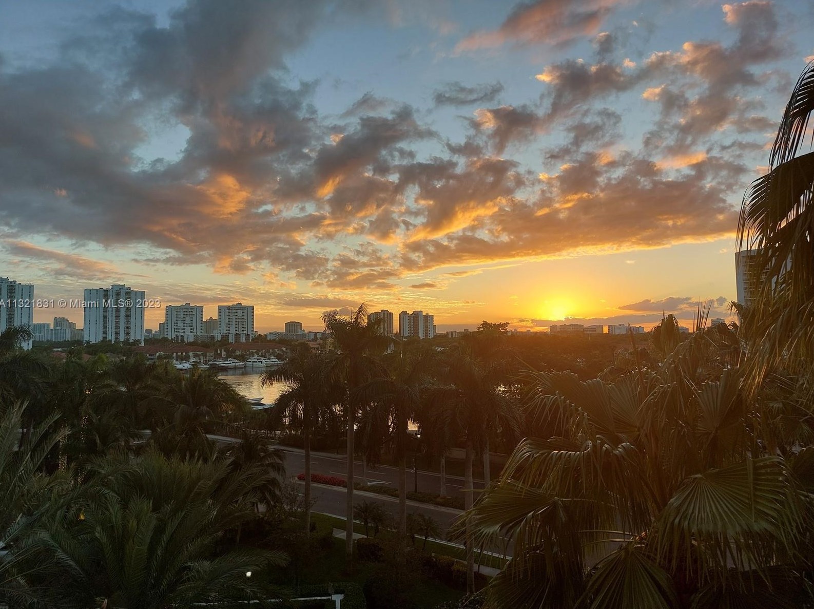 21205 Yacht Club Dr, Miami FL  exterior