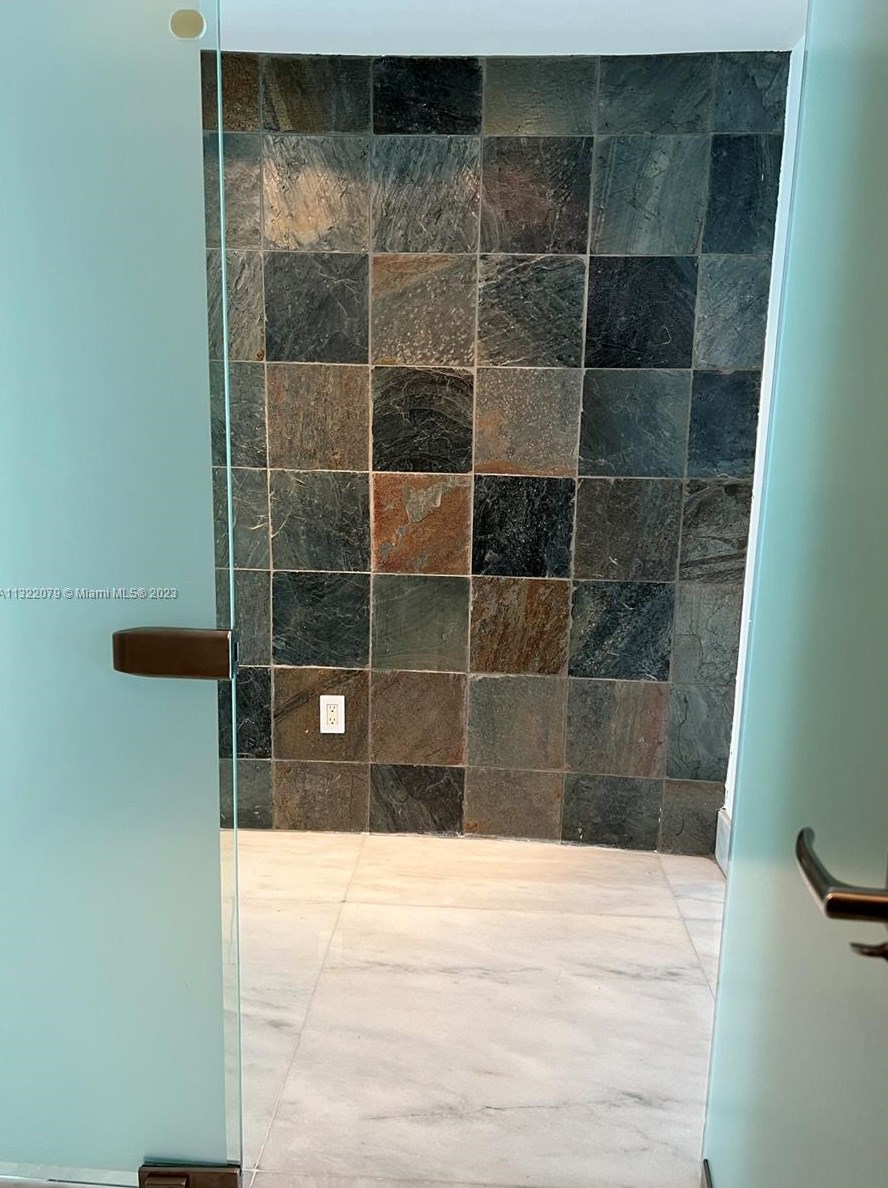 1331 Brickell Bay Dr, Miami FL  33131-3690 exterior