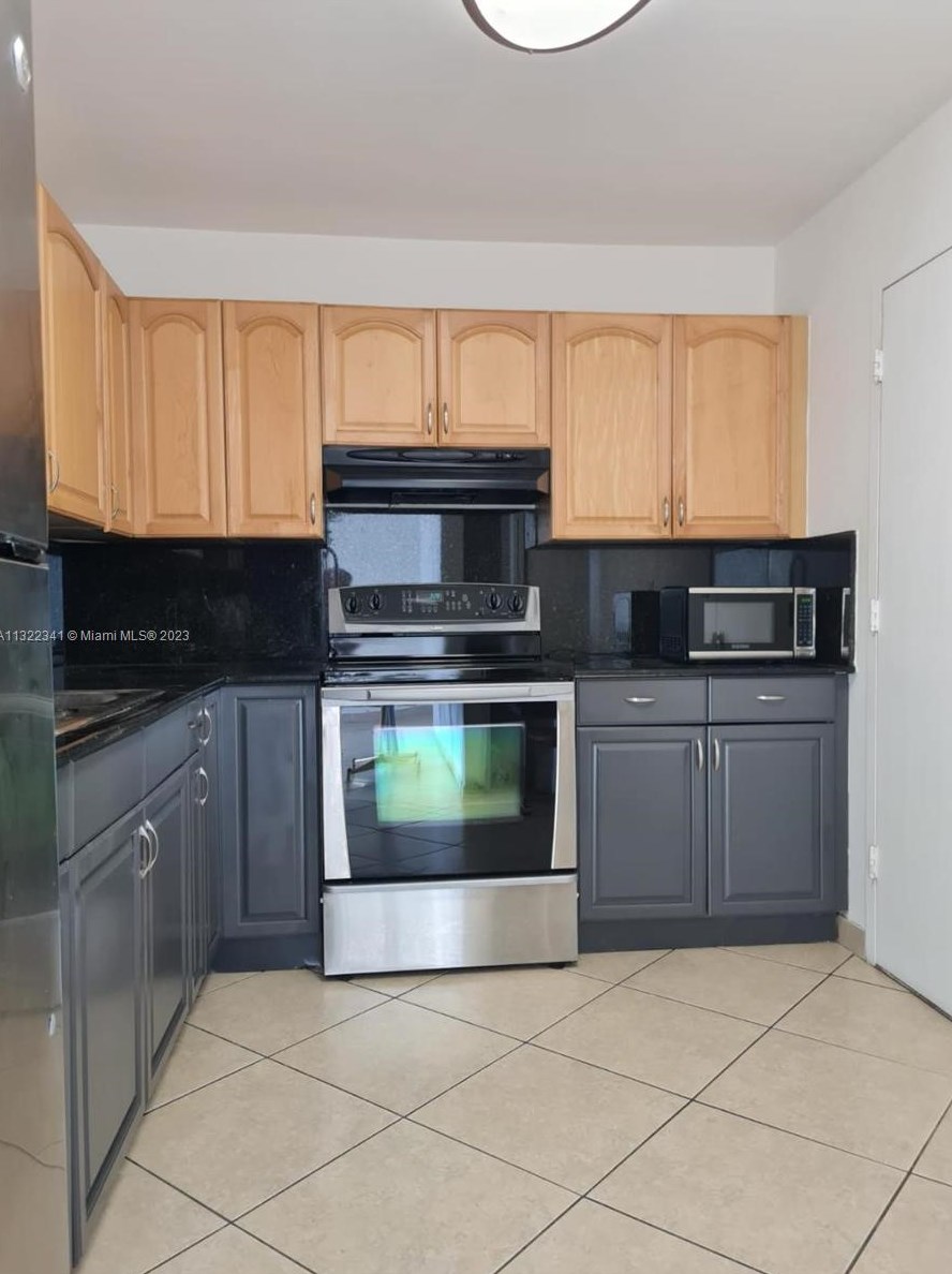 3800 Ocean Dr, Hollywood FL 33019-2904 exterior