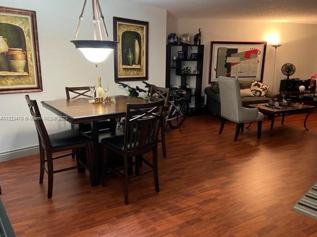 10854 Kendall Dr, Miami FL exterior