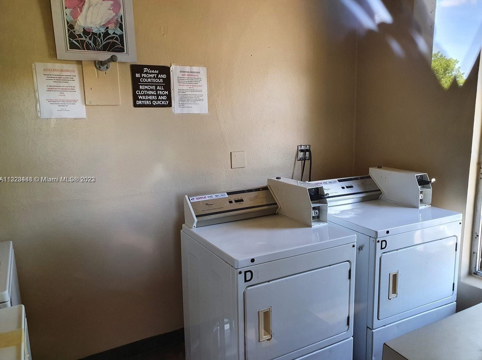 3490 Foxcroft Rd, Hollywood FL 33025-4159 exterior