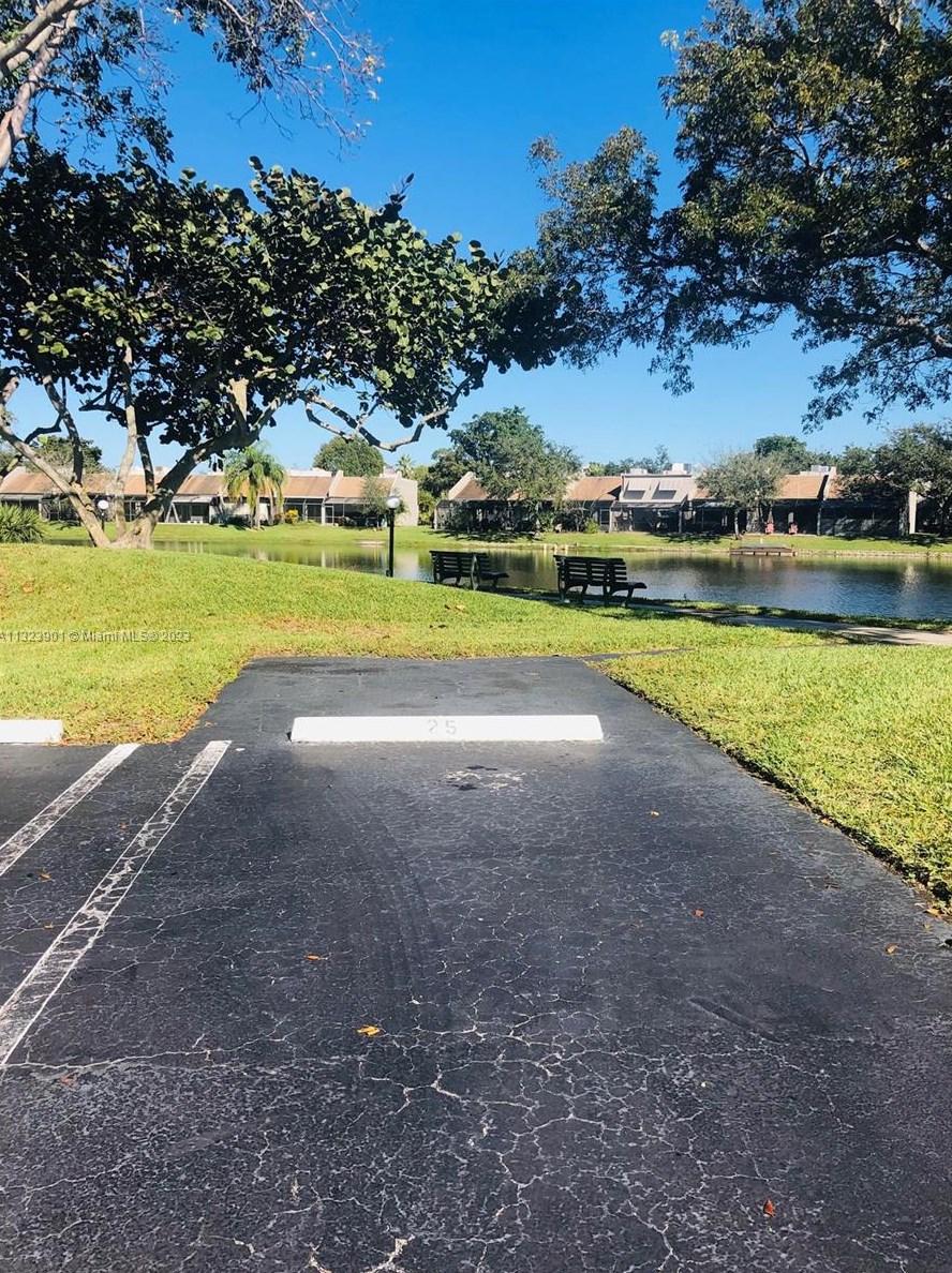 1101 Colony Point Cir, Hollywood FL  33026-2940 exterior