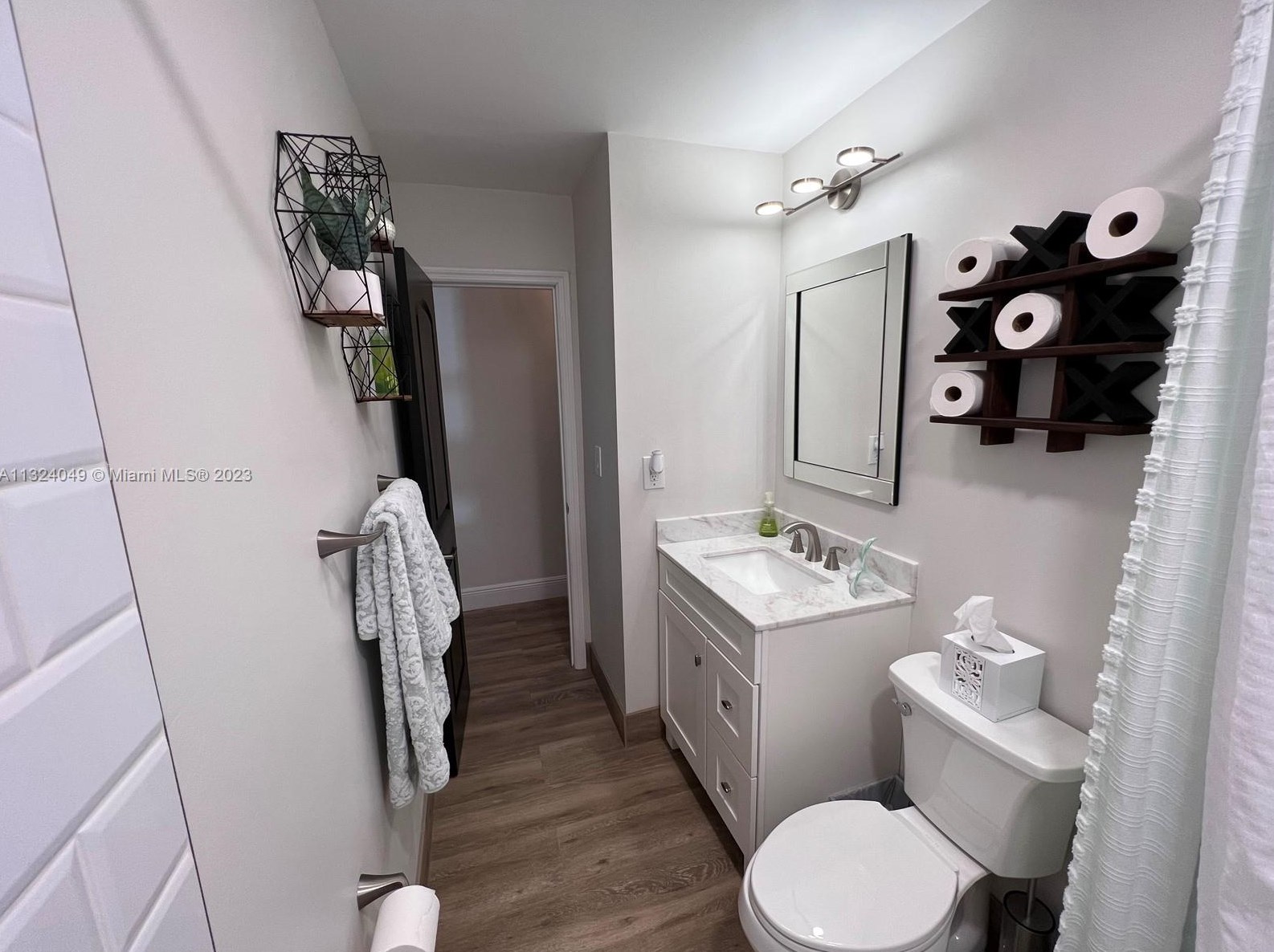 9470 Tiffany Dr, Miami FL  33157-7962 exterior