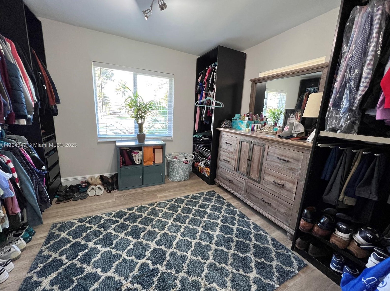 9470 Tiffany Dr, Miami FL  33157-7962 exterior