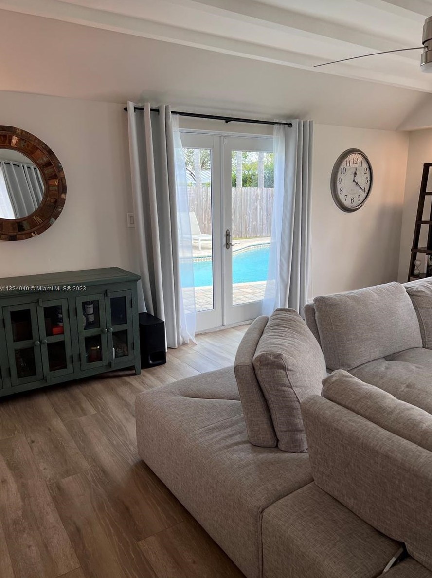 9470 Tiffany Dr, Miami FL  33157-7962 exterior