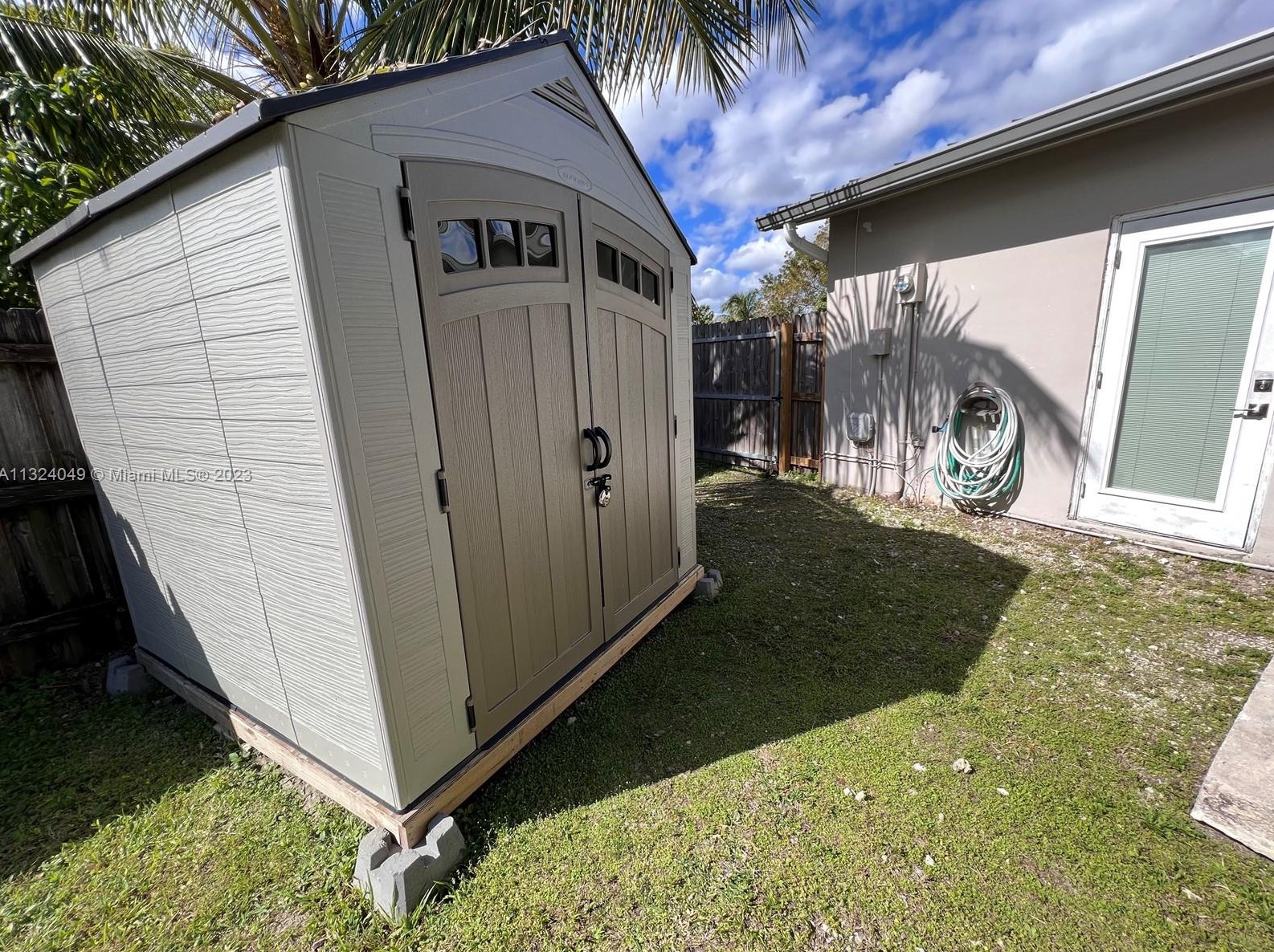 9470 Tiffany Dr, Miami FL  33157-7962 exterior