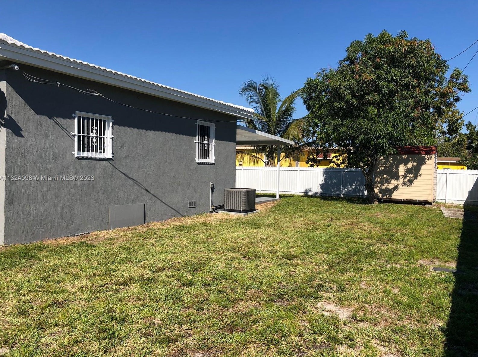 3140 157th Ter, Miami FL  33054-2242 exterior