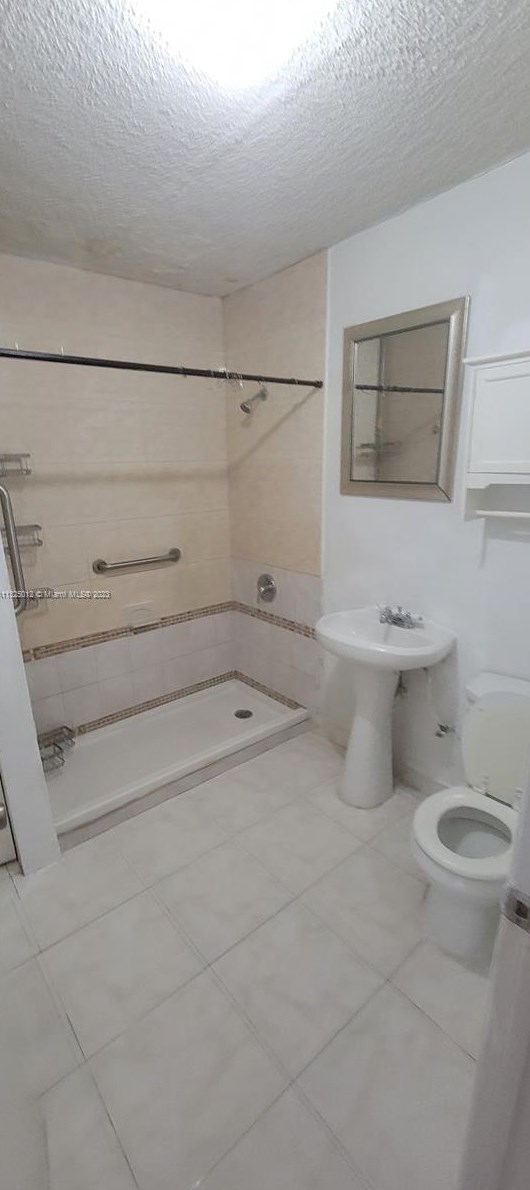 65 42 St, Miami FL 33142-4871 exterior