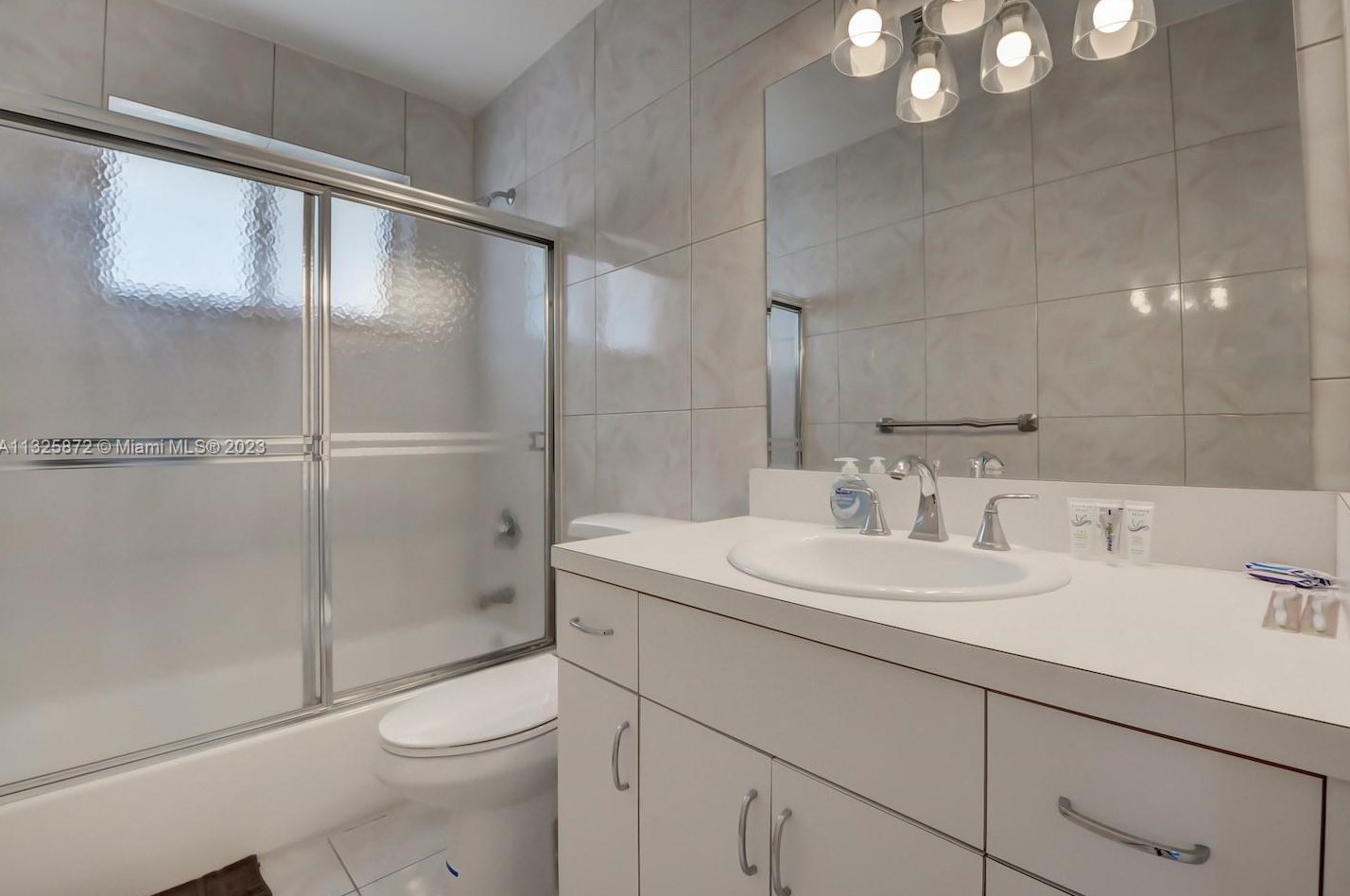 1018 Adams St, Hollywood FL 33019-1909 exterior