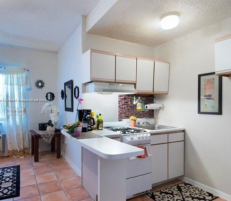 335 Ocean Dr, Miami FL  33139-6976 exterior