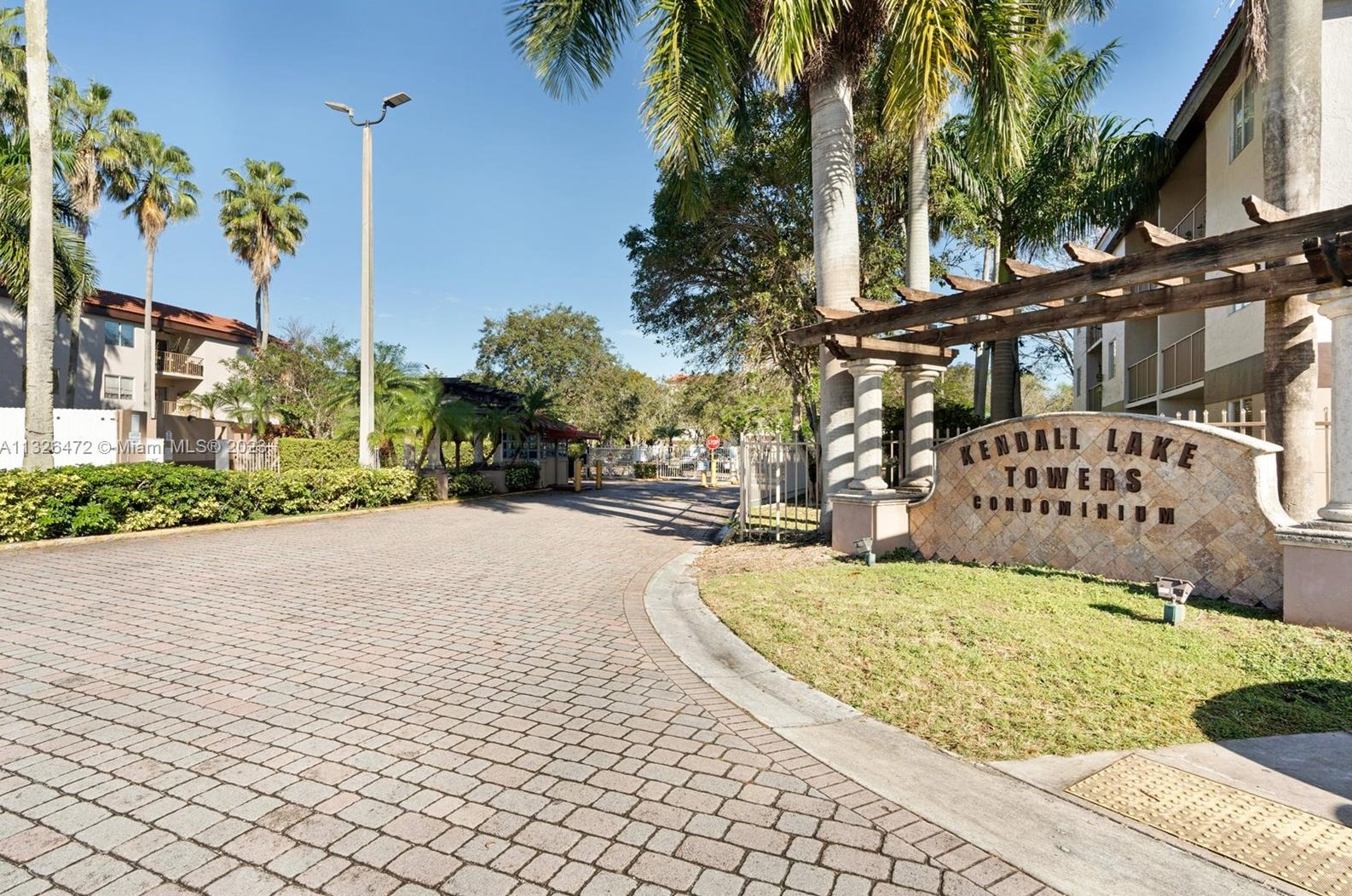 15231 80th St, Miami FL 33193-1375 exterior