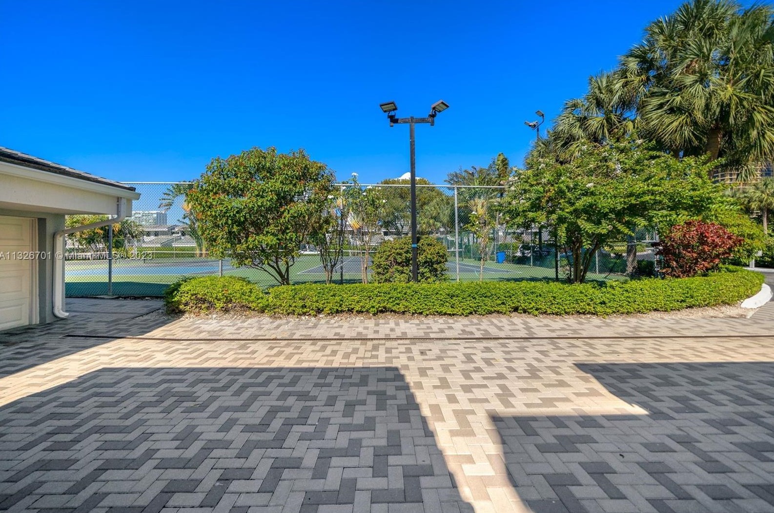 216 Poinciana Dr, Miami FL  33160-4519 exterior