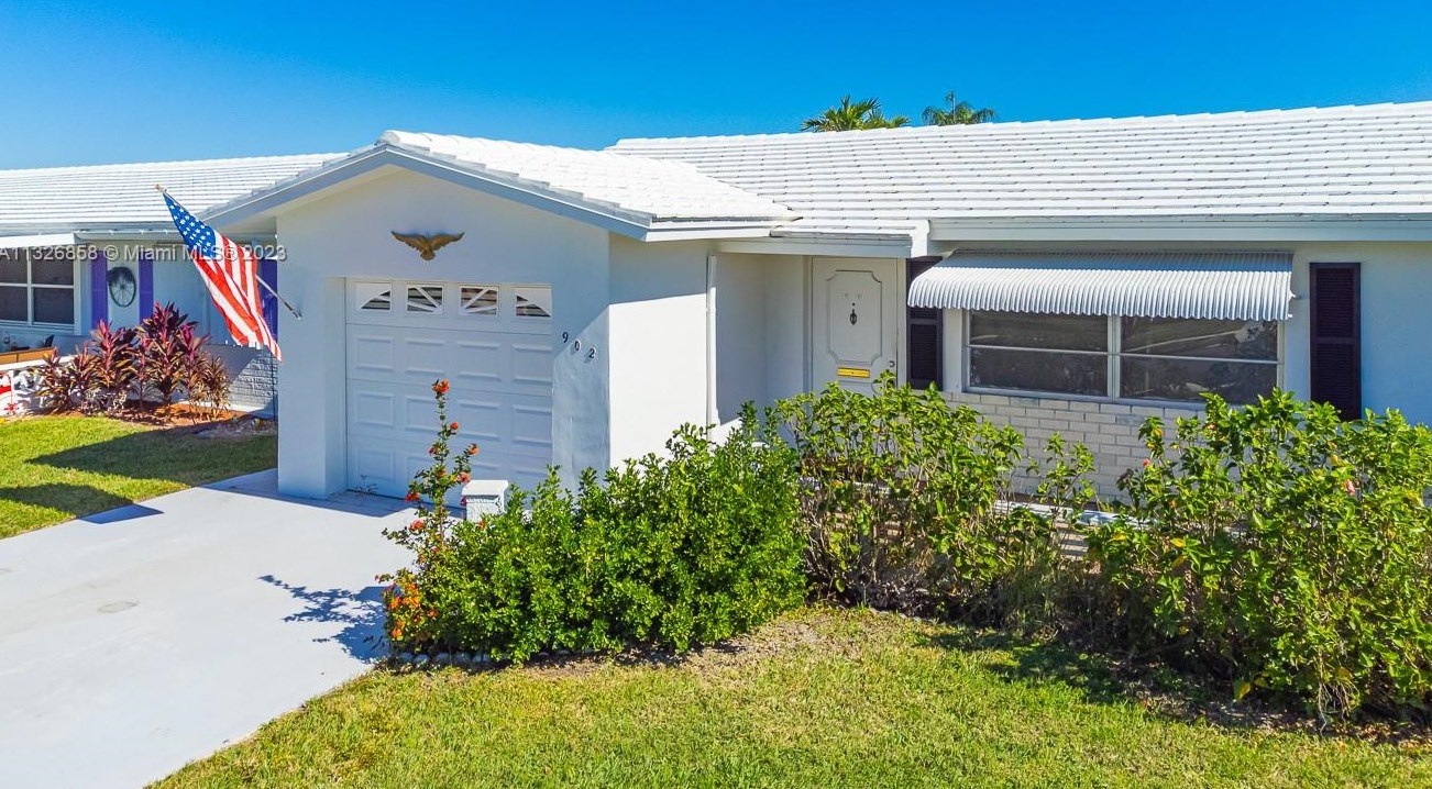 902 18 St, Boynton Beach FL 33426-5429 exterior