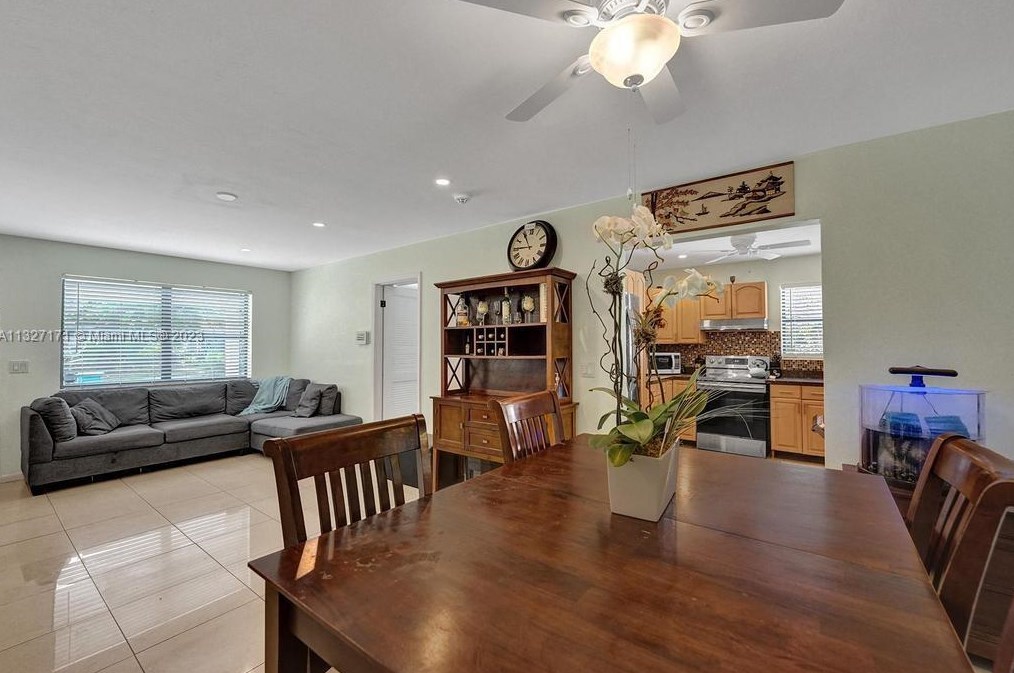 161 28 Ct, Boynton Beach FL 33435-7612 exterior