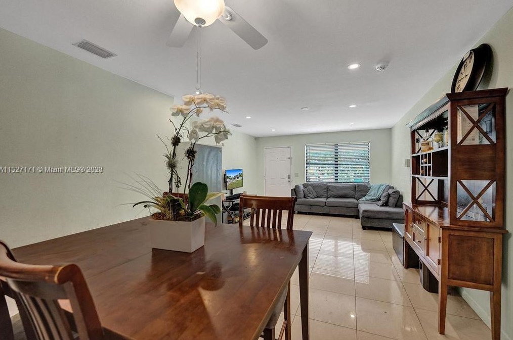 161 28 Ct, Boynton Beach FL 33435-7612 exterior