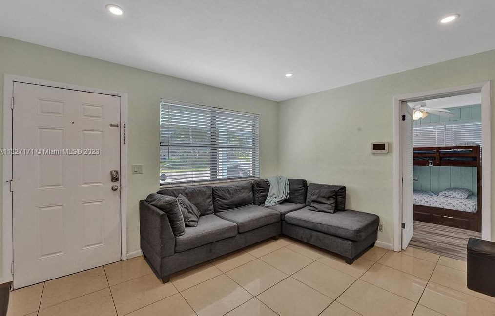 161 28 Ct, Boynton Beach FL 33435-7612 exterior