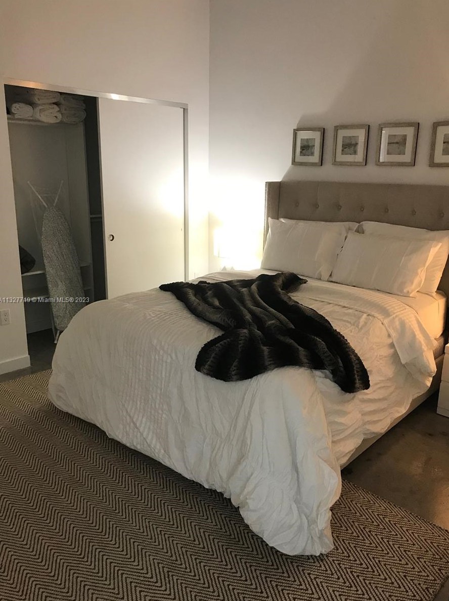 151 1st St, Miami FL 33132-2501 exterior