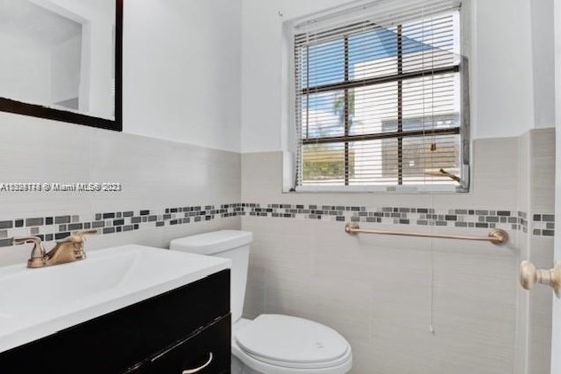 818 Pizarro St, Miami FL 33134-2585 exterior