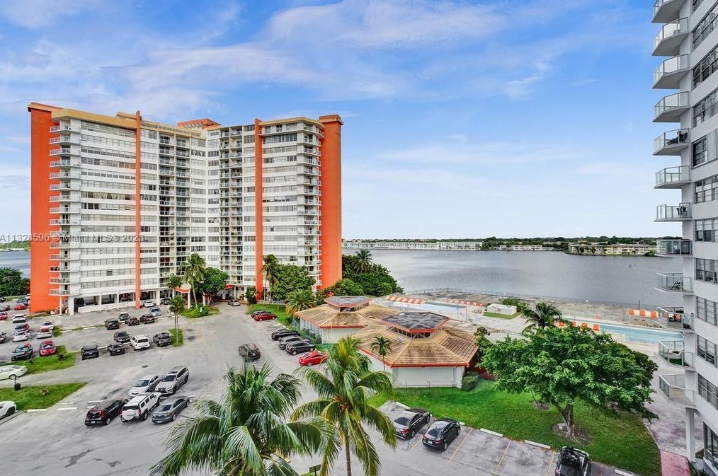 1351 Miami Gardens Dr, Miami FL 33179-4719 exterior