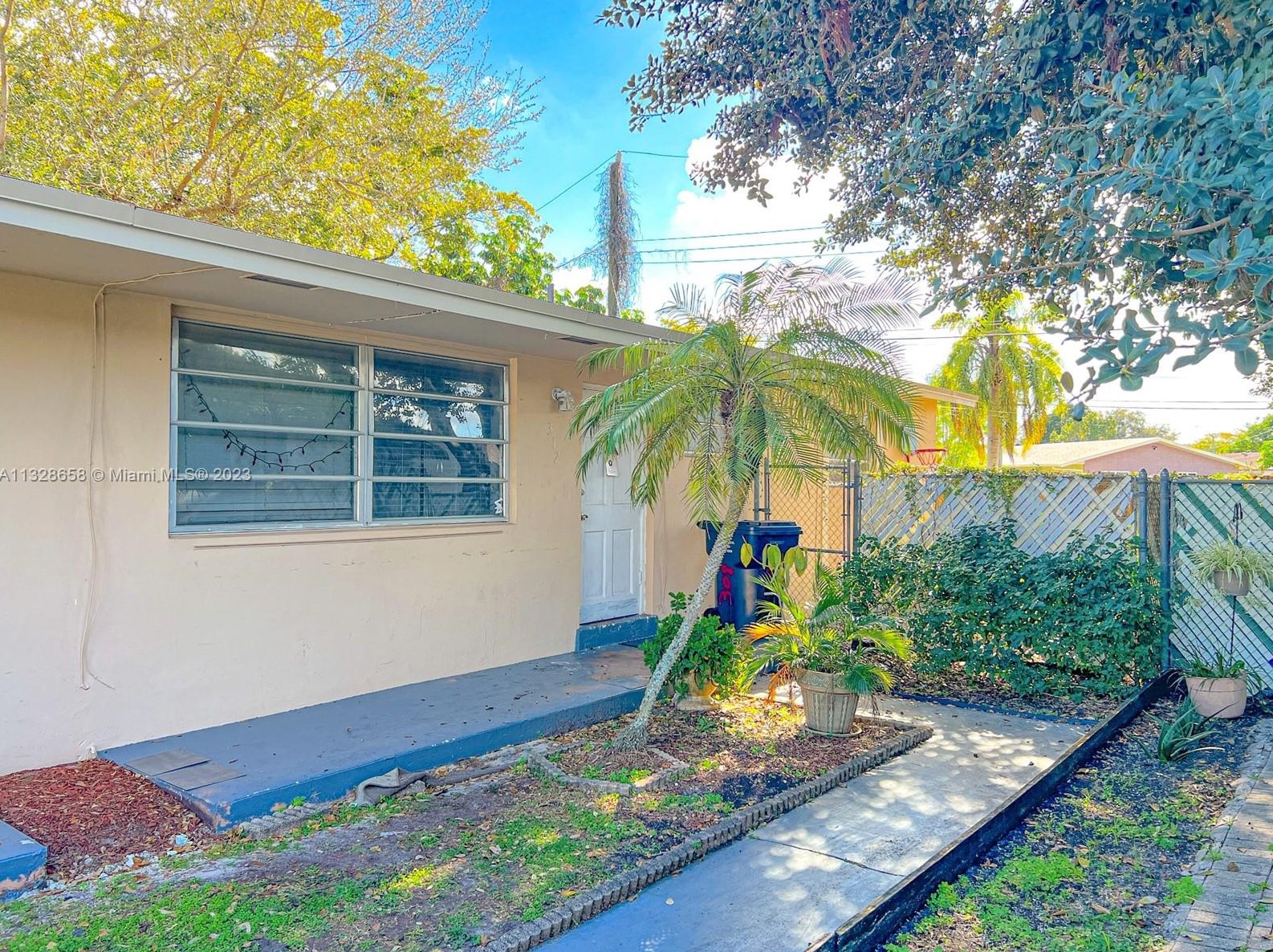 312 Glenn Pkwy, Hollywood FL  33021-6324 exterior