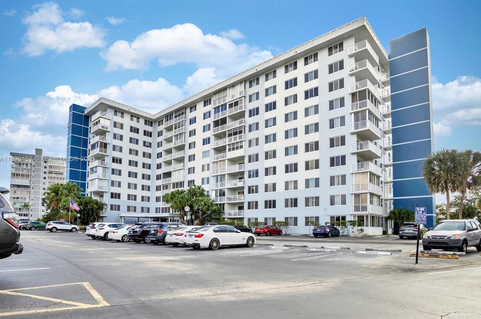 4200 Hillcrest Dr, Hollywood FL  33021-7977 exterior